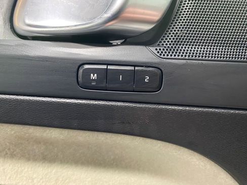 Used 2024 Volvo XC40 B5 Plus image 19