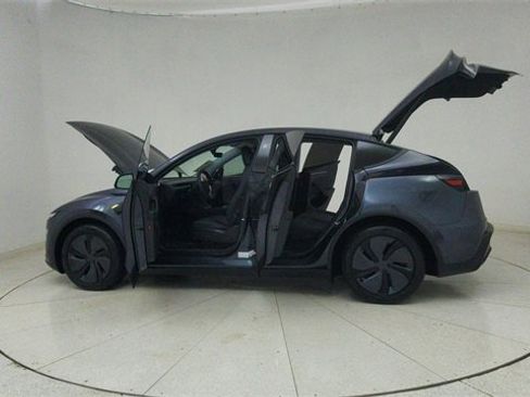 Used 2026 Tesla Model Y Long Range image 73
