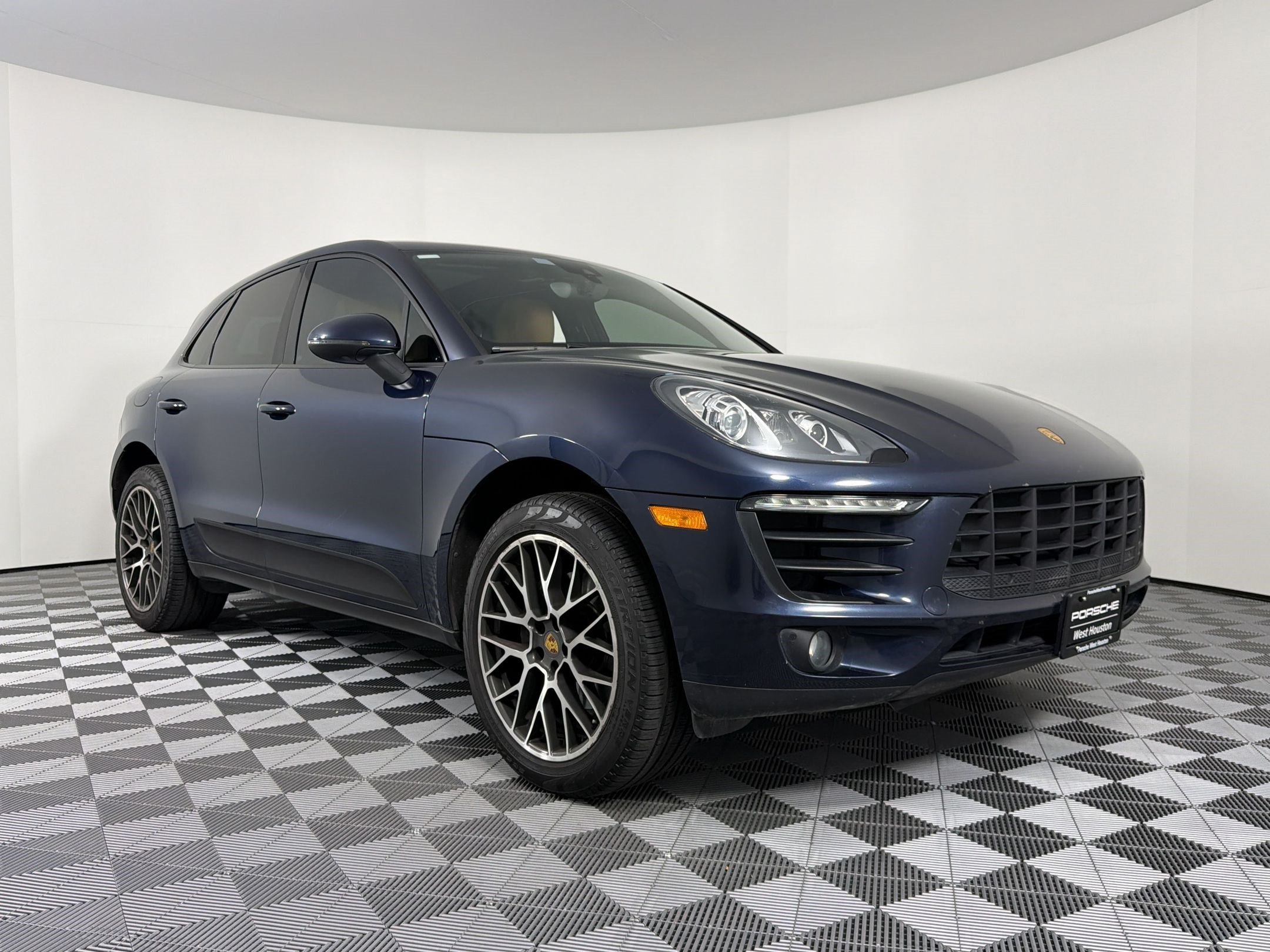 Used 2018 Porsche Macan AWD/4WD image 7
