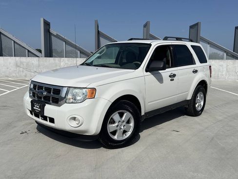 Used 2009 Ford Escape XLT AWD/4WD image 2