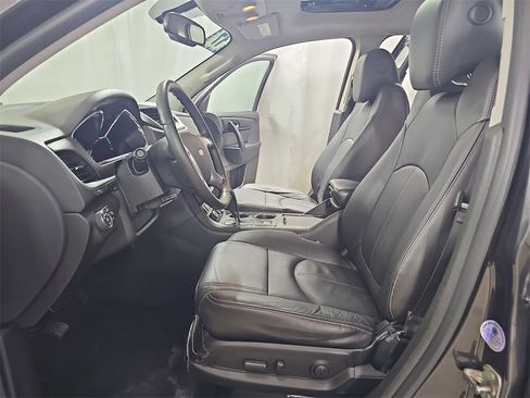 Used 2017 Chevrolet Traverse LT image 21