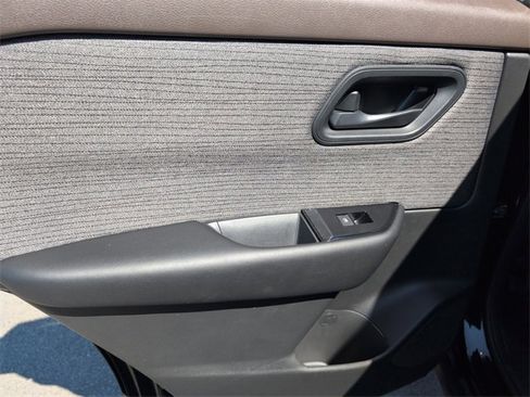 Used 2023 Nissan Rogue S image 30