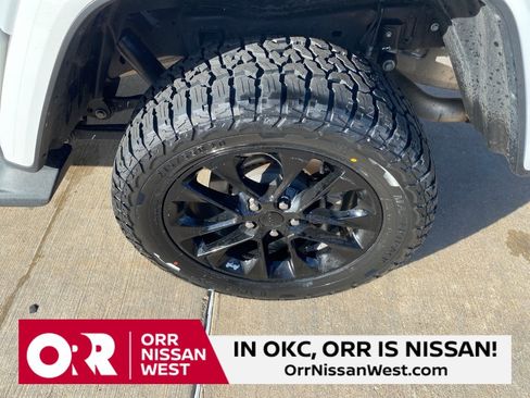 Used 2023 Jeep Gladiator Overland image 9