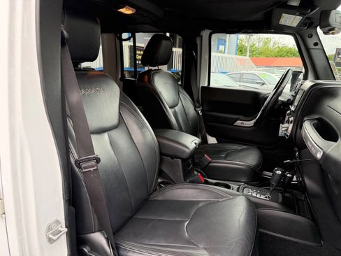 Used 2018 Jeep Wrangler Unlimited Sahara AWD/4WD image 26