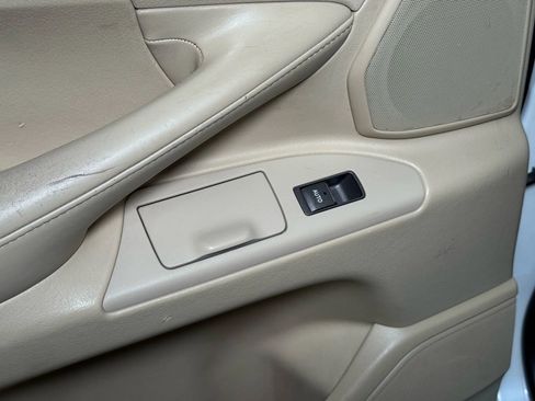 Used 2011 Lexus LX 570 4WD w/ Luxury Pkg image 19