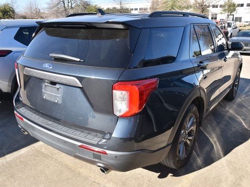 Used 2022 Ford Explorer XLT w/ Equipment Group 202A image 5
