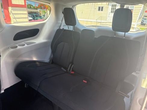 Used 2023 Chrysler Voyager LX FWD image 17