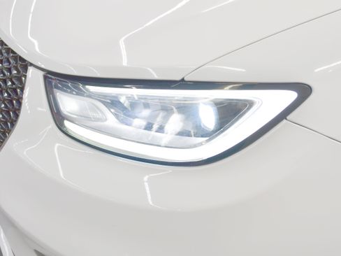 Used 2023 Chrysler Pacifica Limited FWD image 33