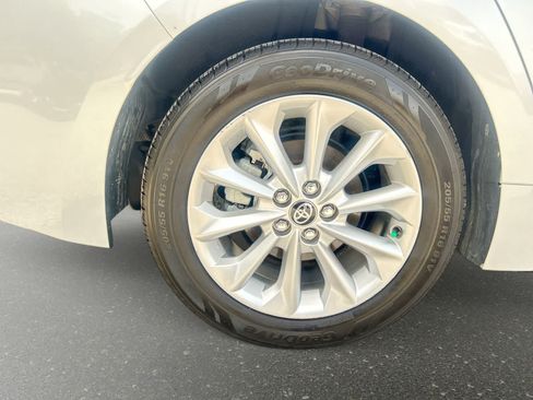 Used 2022 Toyota Corolla XLE FWD image 5