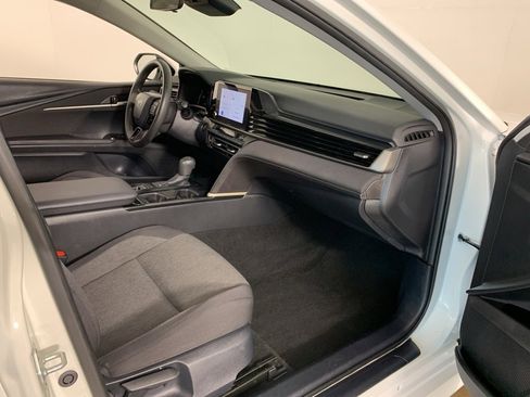 Used 2025 Toyota Camry LE image 22