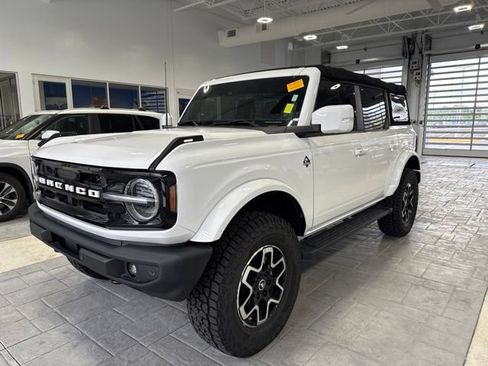 Used 2022 Ford Bronco Outer Banks AWD/4WD image 2