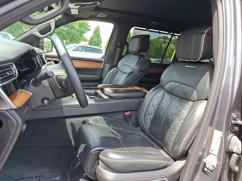 Certified 2024 Jeep Grand Wagoneer L Series III AWD/4WD image 24