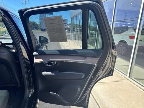 Certified 2025 Volvo XC90 B6 Plus AWD/4WD image 12