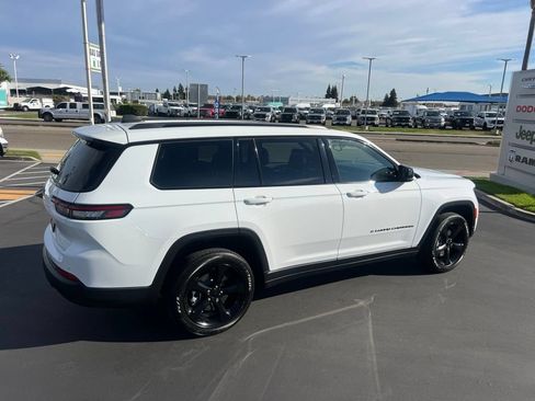 Used 2023 Jeep Grand Cherokee L Laredo AWD/4WD image 18