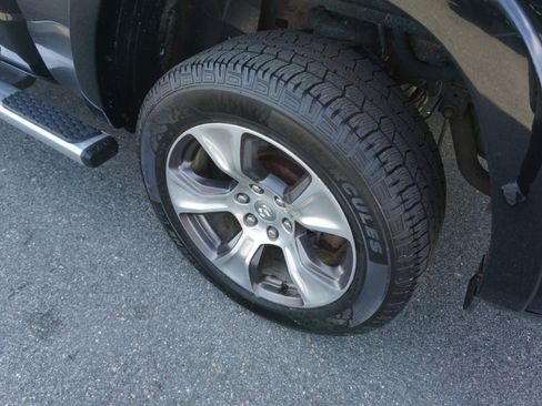 Used 2019 RAM 1500 Laramie image 10