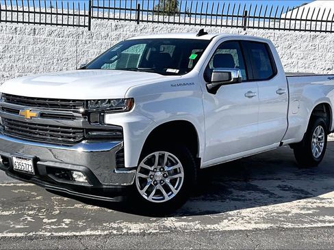 Used 2020 Chevrolet Silverado 1500 LT image 2
