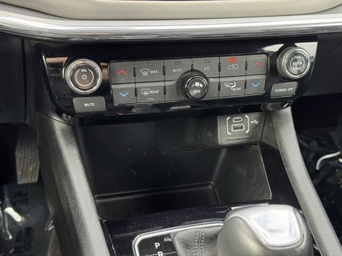 Used 2024 Jeep Compass Limited image 13