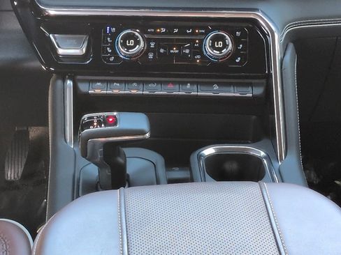 Used 2025 GMC Sierra 1500 Denali Ultimate image 18