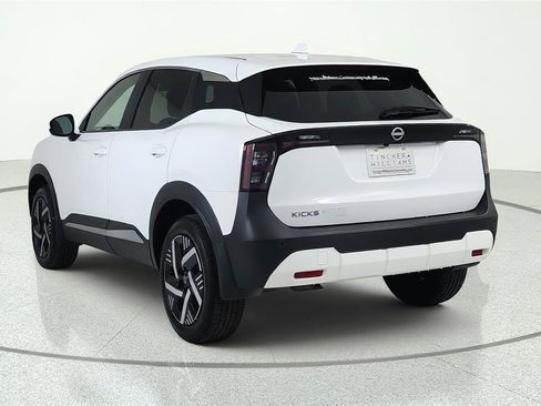 Used 2025 Nissan Kicks SV FWD image 3
