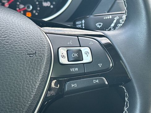 Used 2021 Volkswagen Tiguan SE w/ Panoramic Sunroof Package FWD image 12