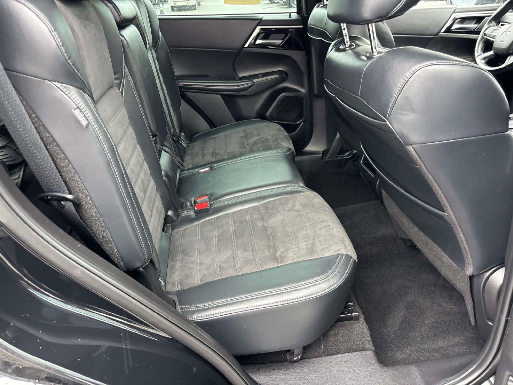 Used 2023 Mitsubishi Outlander Ralliart AWD/4WD image 18