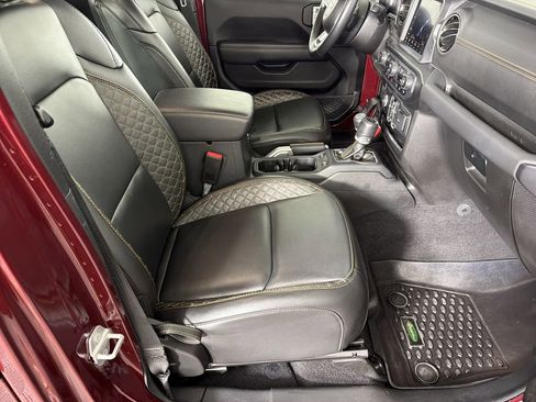 Used 2021 Jeep Gladiator Overland image 11