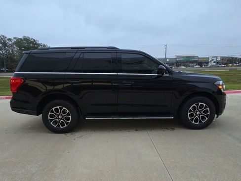 Used 2023 Ford Expedition XLT image 6