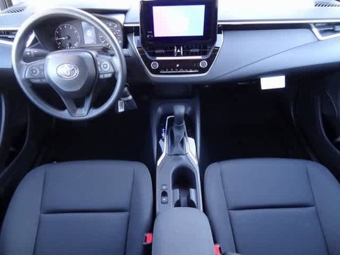 Used 2025 Toyota Corolla LE image 12
