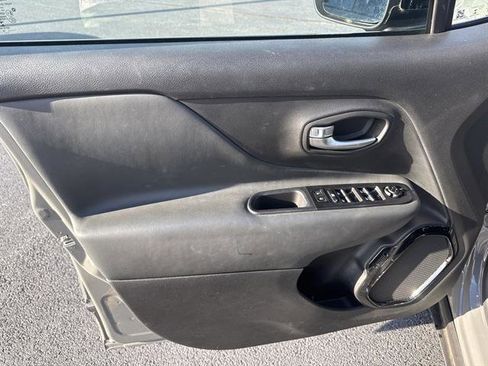 Used 2022 Jeep Renegade Altitude w/ Convenience Group image 9