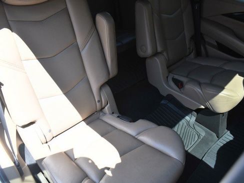 Used 2018 Cadillac Escalade Platinum AWD/4WD image 29