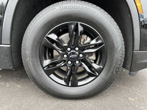 Used 2023 Chevrolet Traverse LT w/ Midnight/Sport Edition image 13