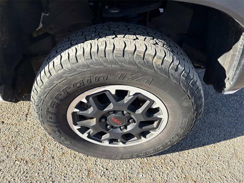 Used 2024 Toyota Tacoma TRD Off-Road image 10