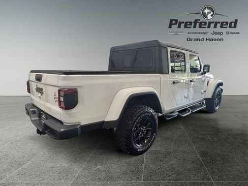 Used 2025 Jeep Gladiator Sport AWD/4WD image 19