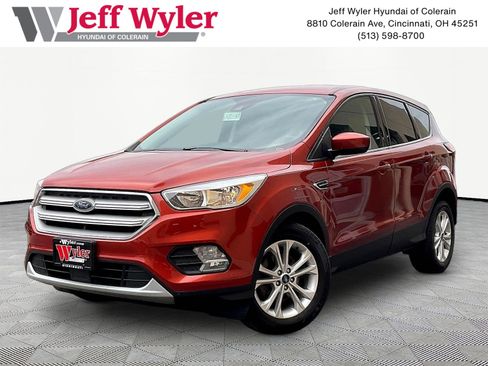 Used 2019 Ford Escape SE FWD image 1