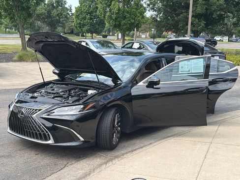 Used 2024 Lexus ES 300h Ultra Luxury w/ Accessory Package (Z2) FWD image 10