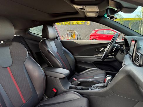 Used 2020 Hyundai Veloster Turbo image 15