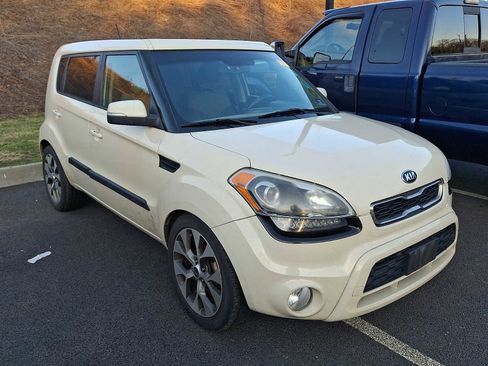 Used 2013 Kia Soul ! FWD image 5