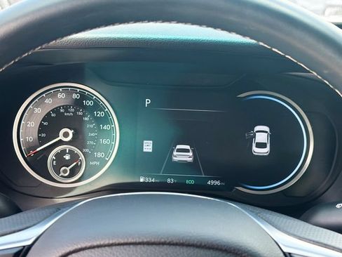 Used 2025 Genesis G70 2.5T RWD image 12