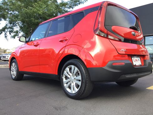 Used 2020 Kia Soul LX FWD image 3