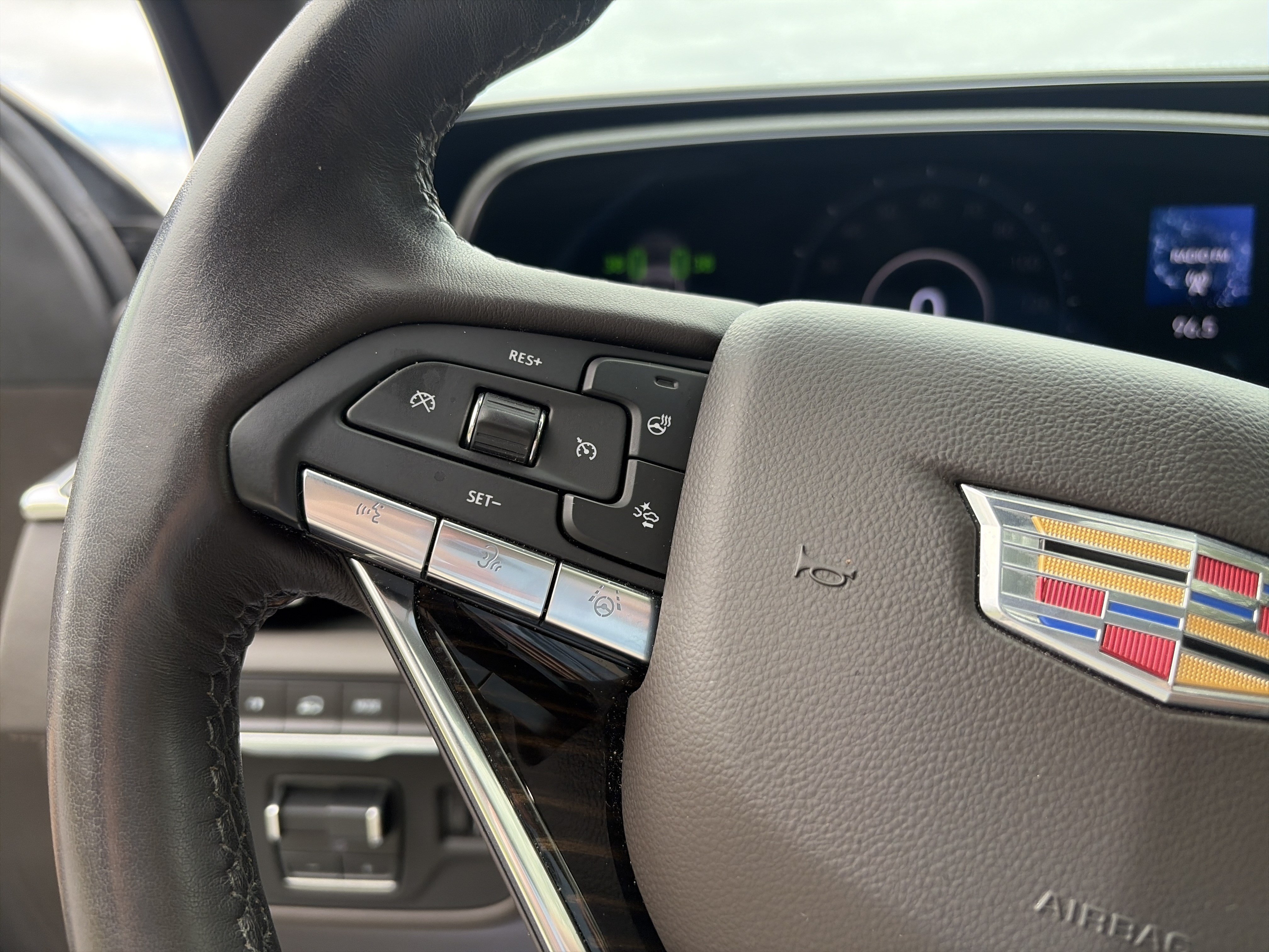Used 2023 Cadillac Escalade ESV Premium Luxury w/ Performance Package AWD/4WD image 39