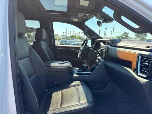 Used 2023 GMC Sierra 1500 Denali w/ Denali Reserve Package AWD/4WD image 10