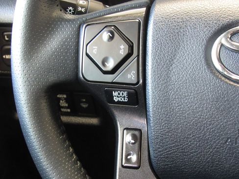 Used 2022 Toyota 4Runner TRD Off-Road Premium w/ TRD Black Wheel Package (TMS) AWD/4WD image 25