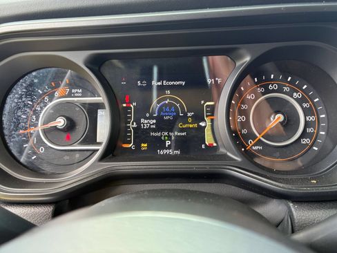 Used 2025 Jeep Wrangler Unlimited Rubicon AWD/4WD image 34