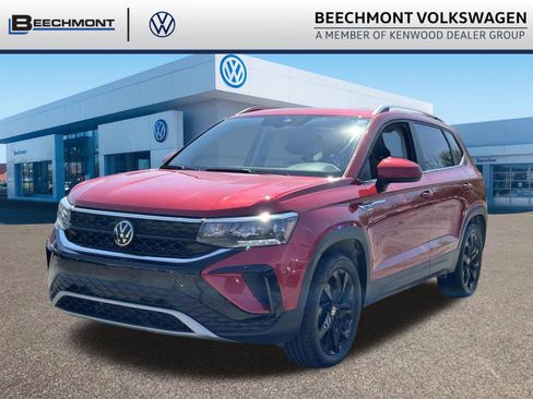 Used 2023 Volkswagen Taos SE w/ Panoramic Sunroof Package AWD/4WD image 3
