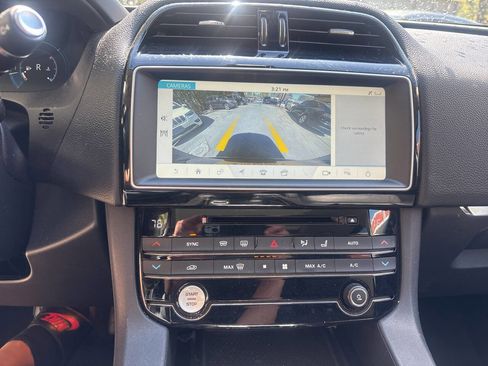 Used 2017 Jaguar F-PACE Prestige AWD/4WD image 16