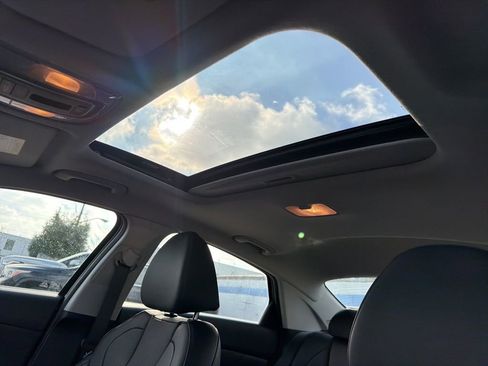 Used 2023 Hyundai Elantra Limited image 11