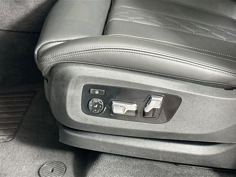 Used 2026 BMW X7 M60i image 14