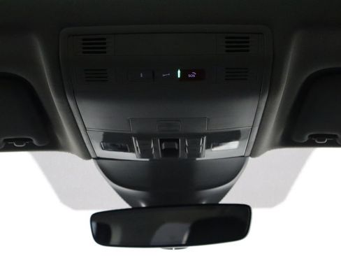 Used 2024 Volkswagen Taos SE FWD image 24