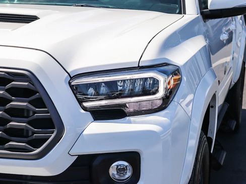 Used 2022 Toyota Tacoma TRD Sport w/ Technology Package RWD image 8