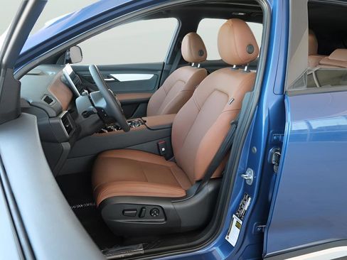 New 2025 VinFast VF 8 Plus AWD/4WD image 17